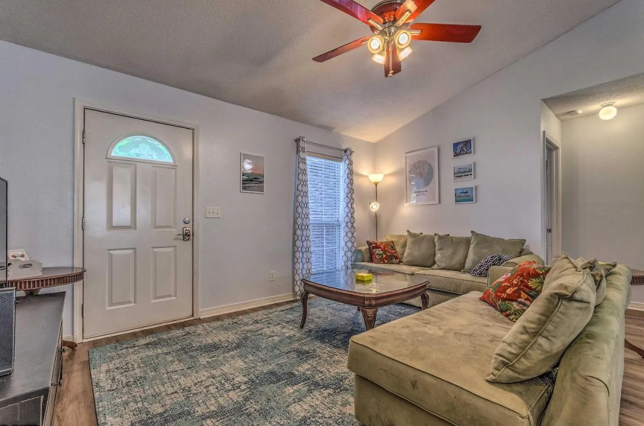 Holiday home Home 10 Mi To Downtown Pensacola Pets Welcome!