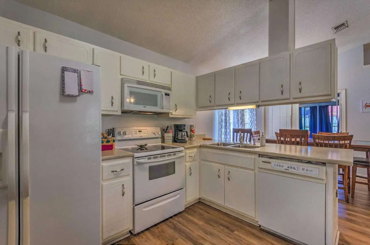 Holiday home Home 10 Mi To Downtown Pensacola Pets Welcome!
