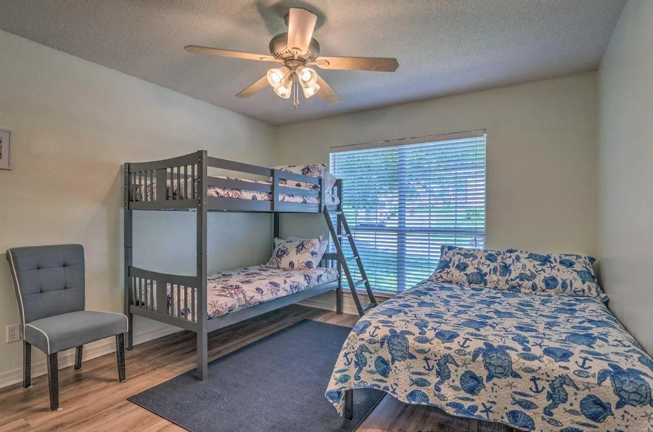 Holiday home Home 10 Mi To Downtown Pensacola Pets Welcome!