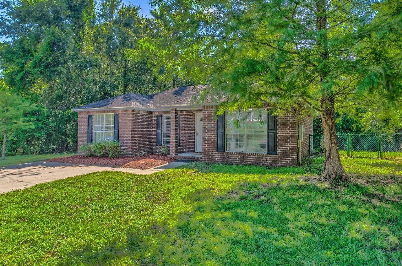 Holiday home Home 10 Mi To Downtown Pensacola Pets Welcome!